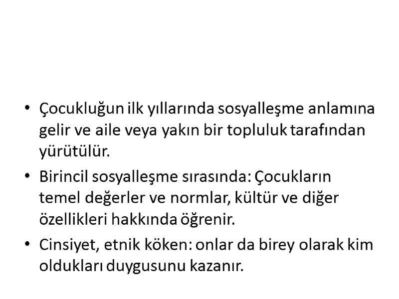 Çocukluğun ilk yıllarında sosyalleşme anlamına gelir ve aile veya yakın bir topluluk tarafından yürütülür.